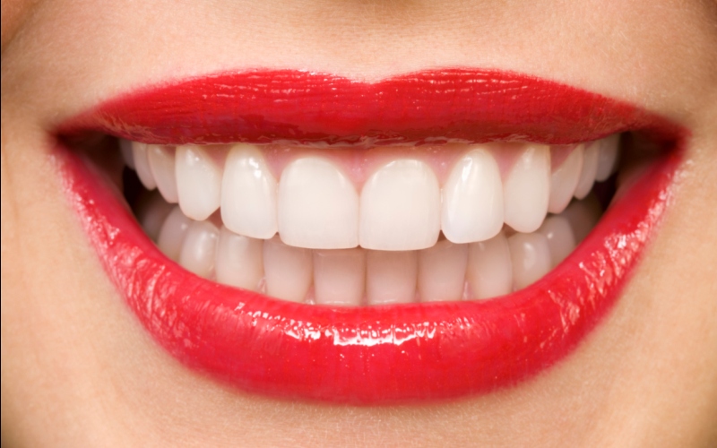 Four Tips To Keep Your Teeth Looking Their Best Over The Holidays