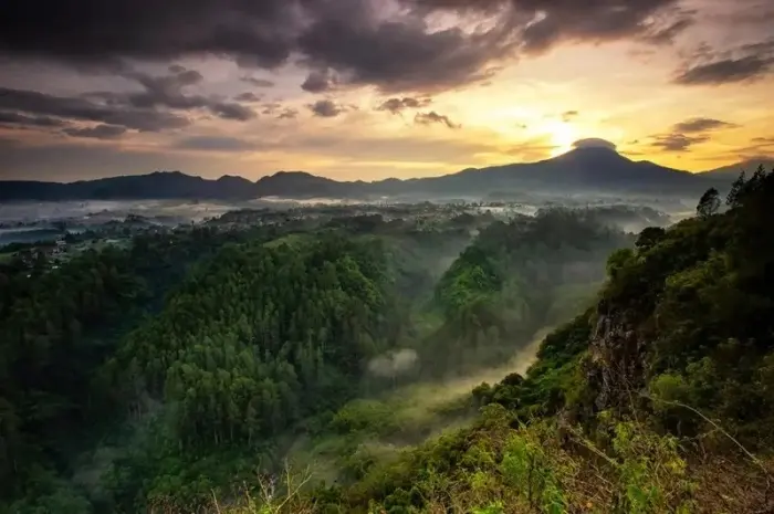 Tebing Keraton, a Natural Tourist Attraction with Stunning Sunset Panoramas in Bandung