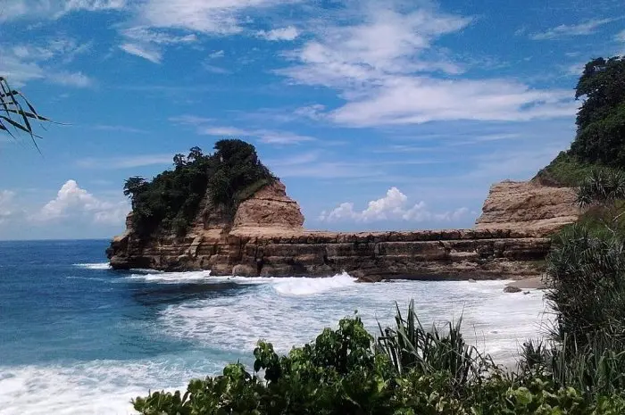 Best Beaches in Tulungagung Hidden Paradises with Mesmerizing Beauty